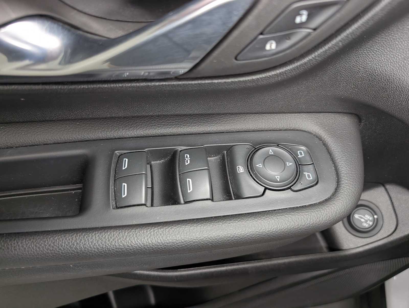 Used 2023 Summit White GMC SLE image 33