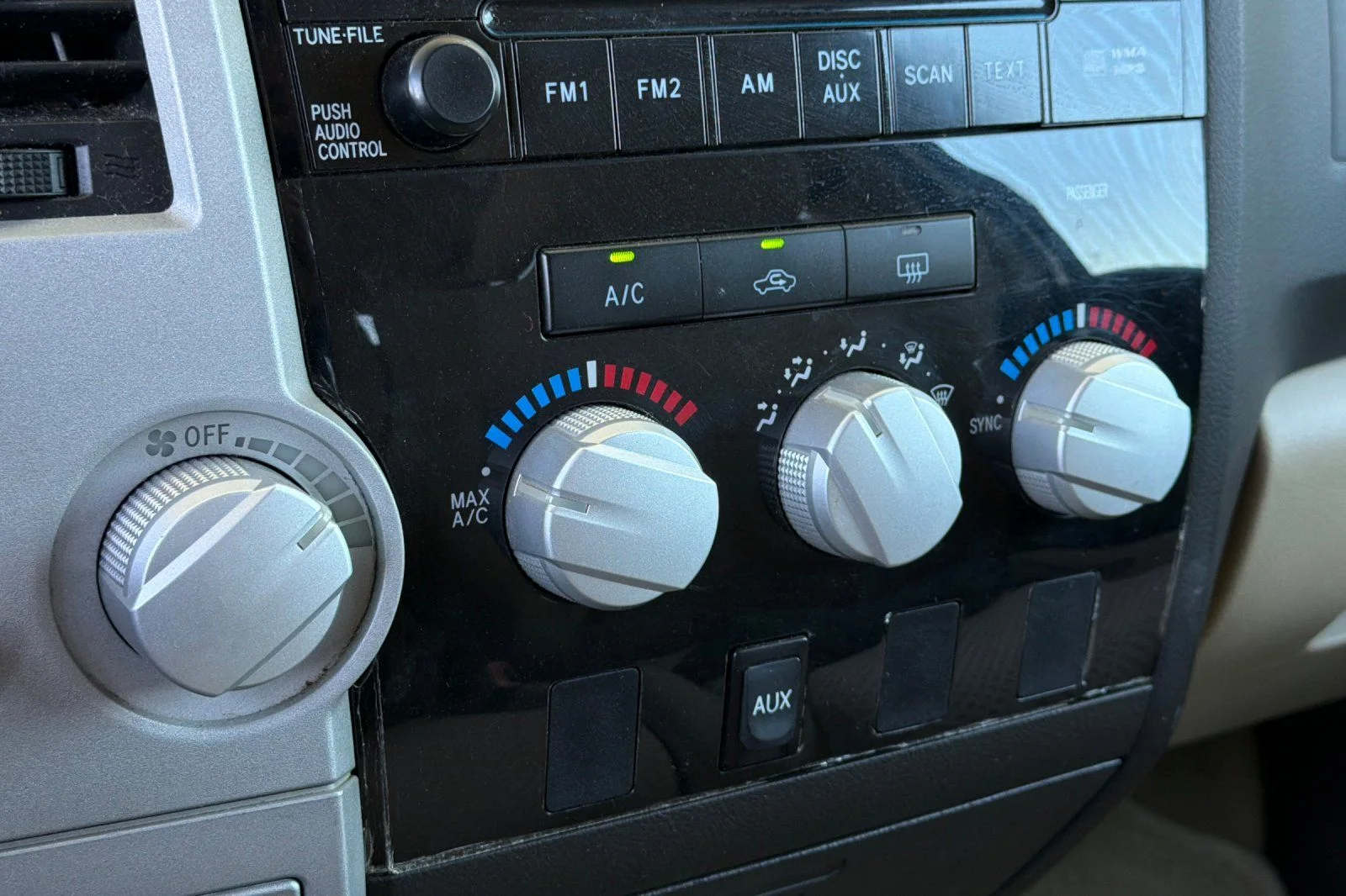 Used 2007 White Toyota SR5 image 20
