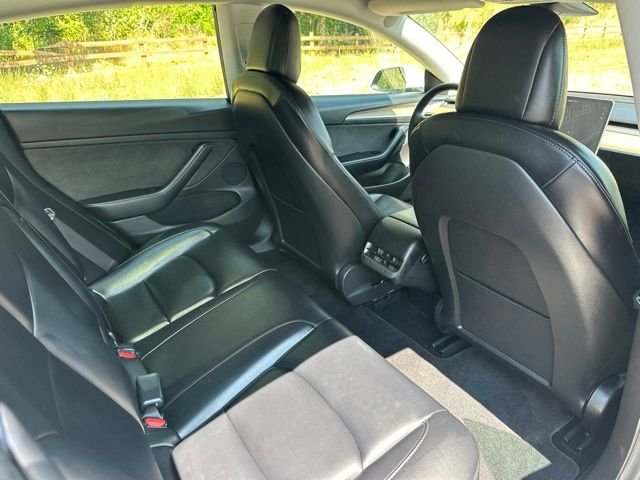 Used 2021  Tesla Standard Range Plus image 19