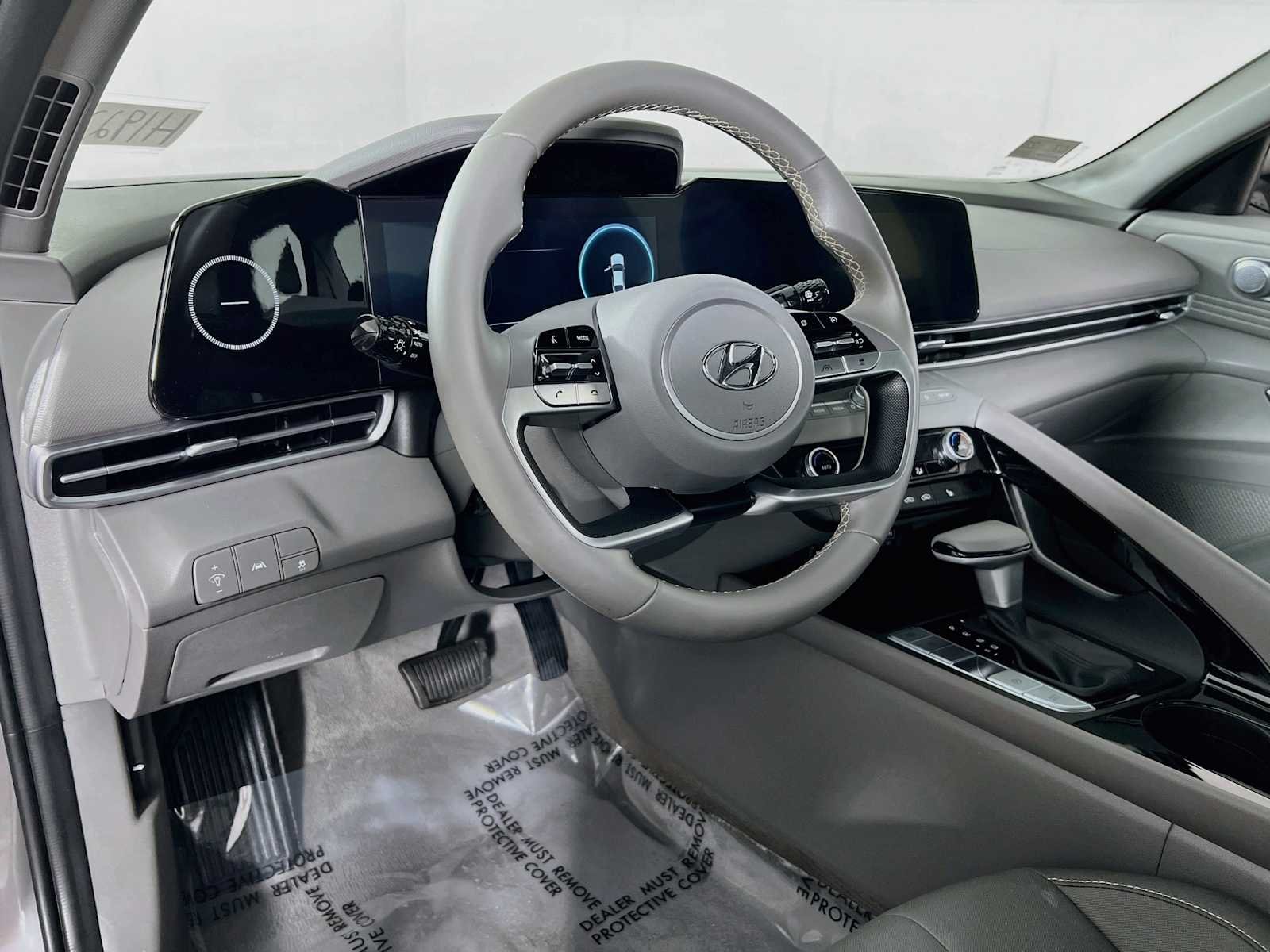 Certified Used 2023 Fluid Metal Hyundai SEL image 9
