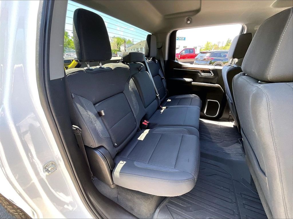 Used 2023 White GMC Elevation image 19