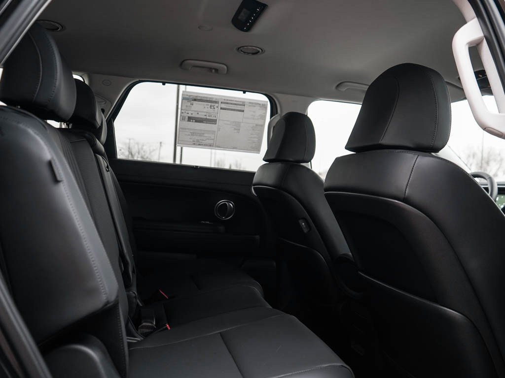 New 2026 Abyss Black Pearl Hyundai SEL 8P AWD image 13