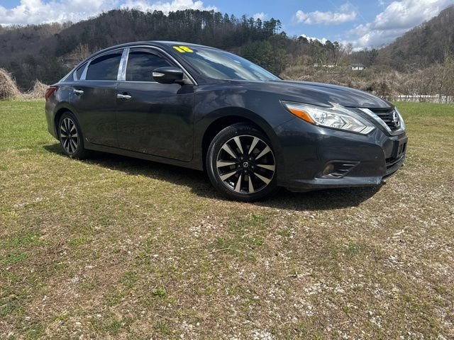 Used 2018 Nissan Altima SL with VIN 1N4AL3AP8JC124516 for sale in Hazard, KY