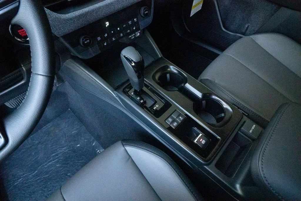 New 2026 CRYSTAL BLACK SILICA Subaru Premium image 10