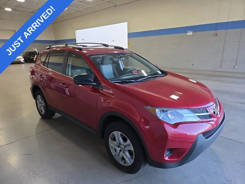 Used 2015  Toyota LE image 2