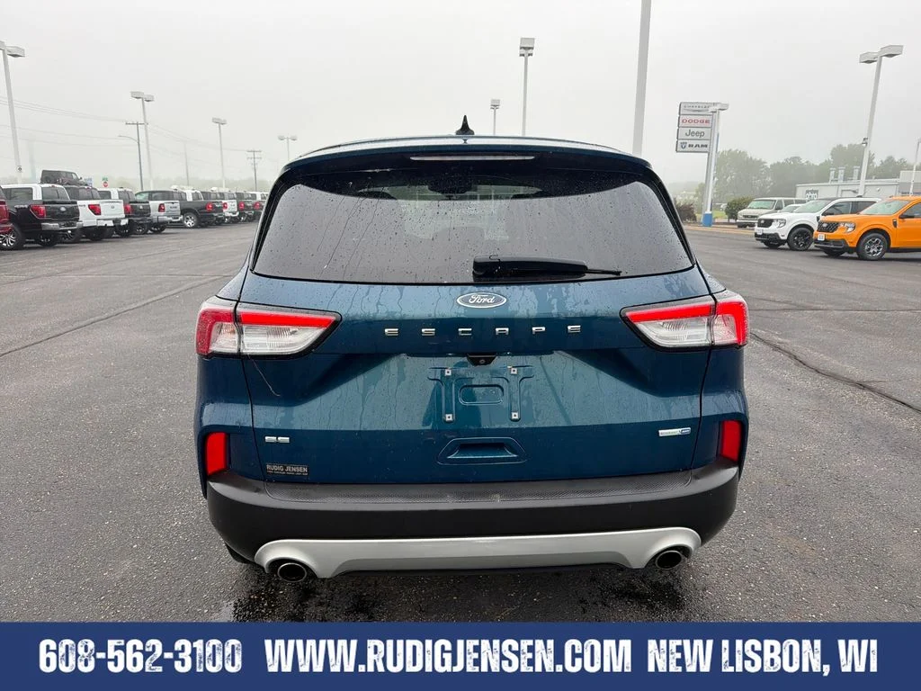 Used 2020 Green Ford SE image 4