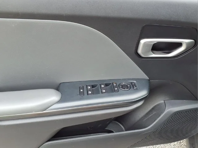 2025 Kia K4 LXS - Photo 8
