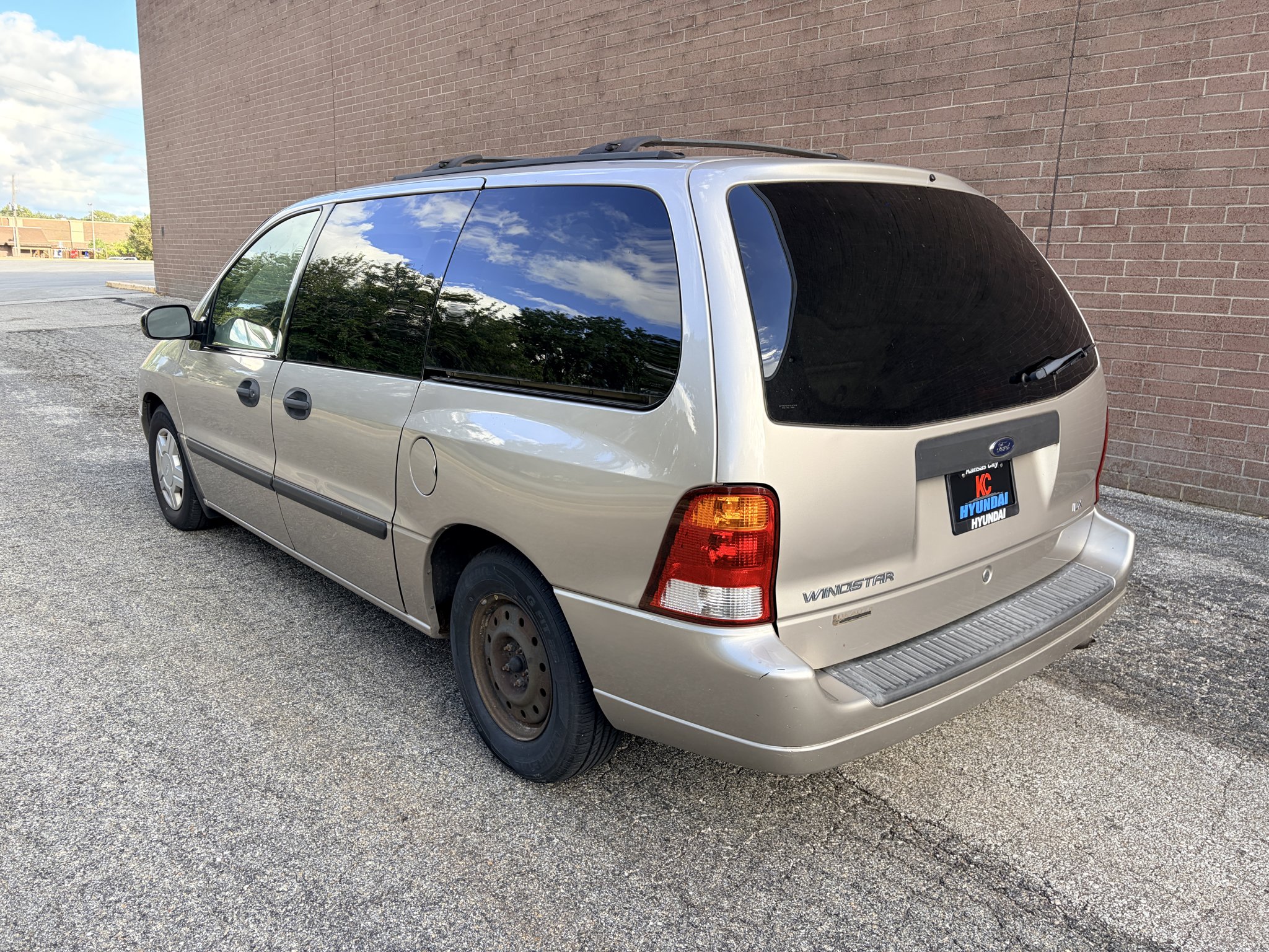 Used 2003 Silver Frost Clearcoat Metallic Ford LX image 3