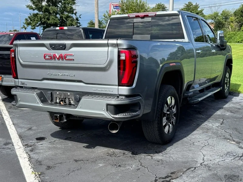Used 2025 Sterling GMC Denali image 3