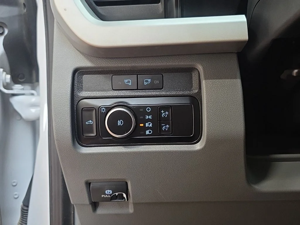 Used 2023 White Ford XLT image 25