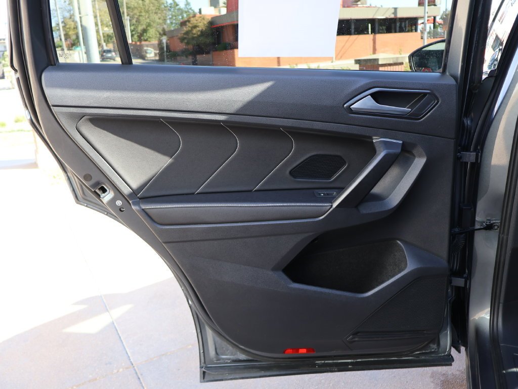 2023 Volkswagen Tiguan SE - Photo 15