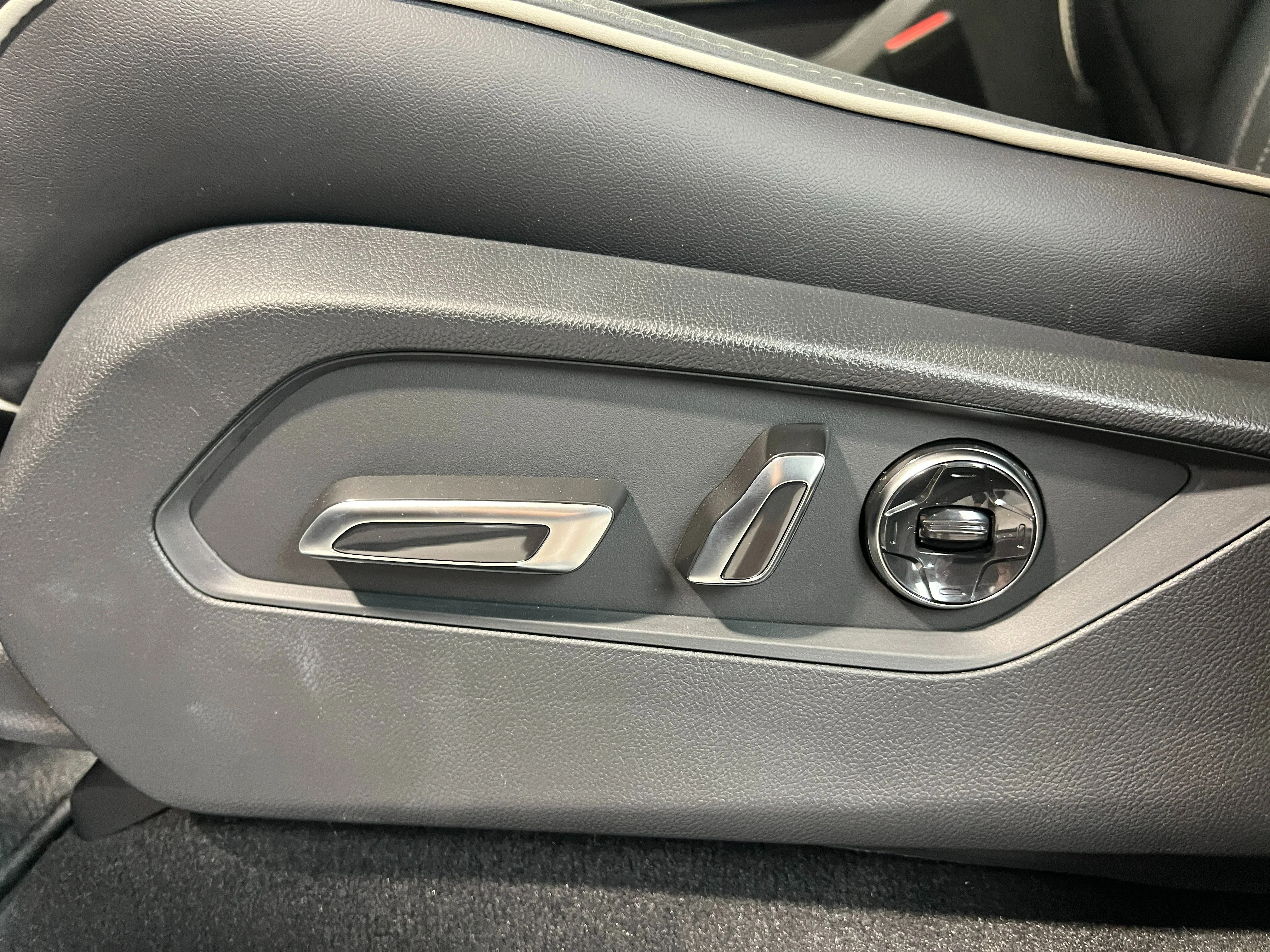 New 2026 Liquid Carbon Metallic Acura w/Advance Package image 14