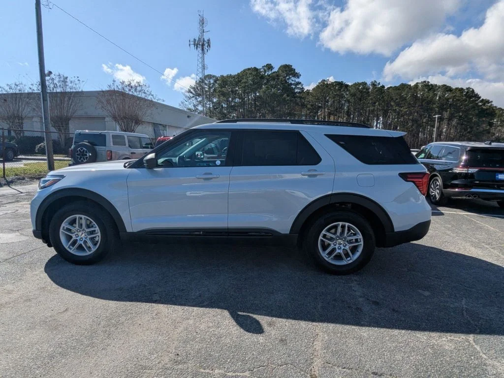 New 2026 Space White Metallic Ford Active image 7