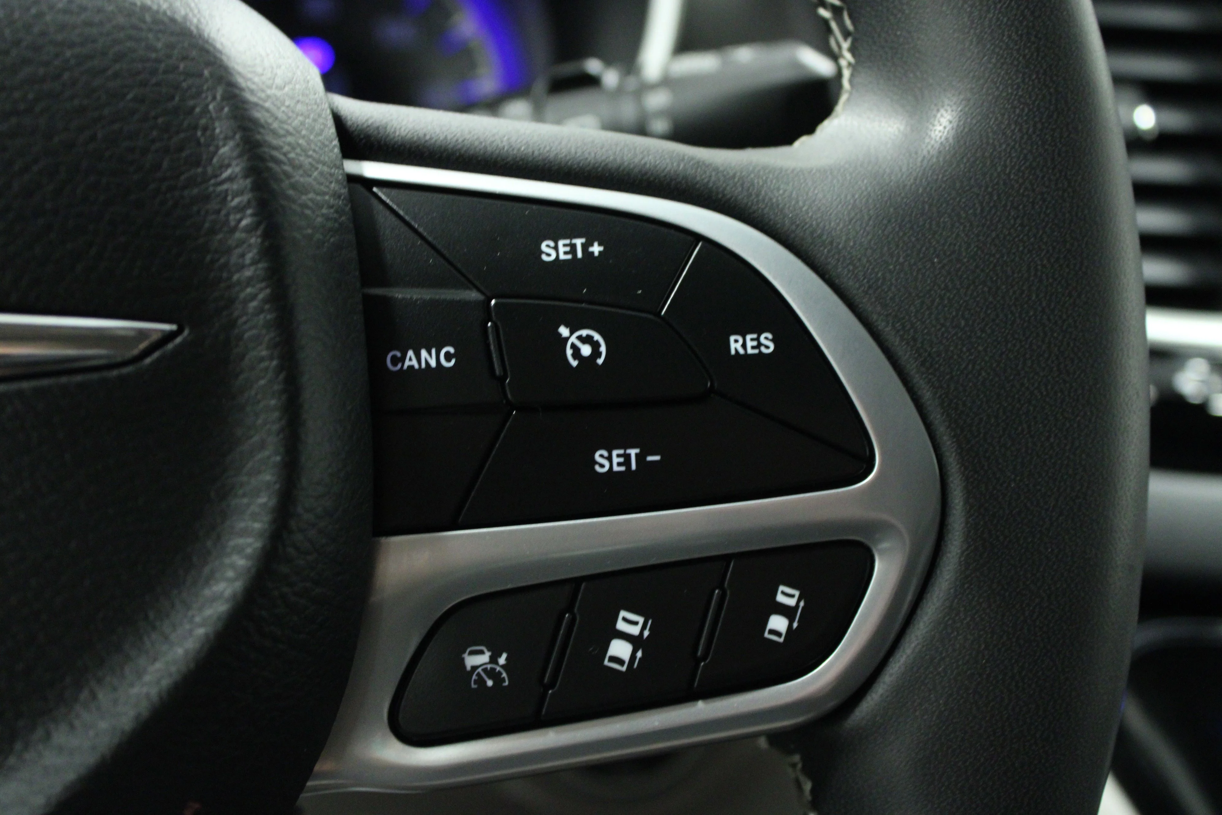 Used 2022 Bright White Clearcoat Chrysler Touring L image 22