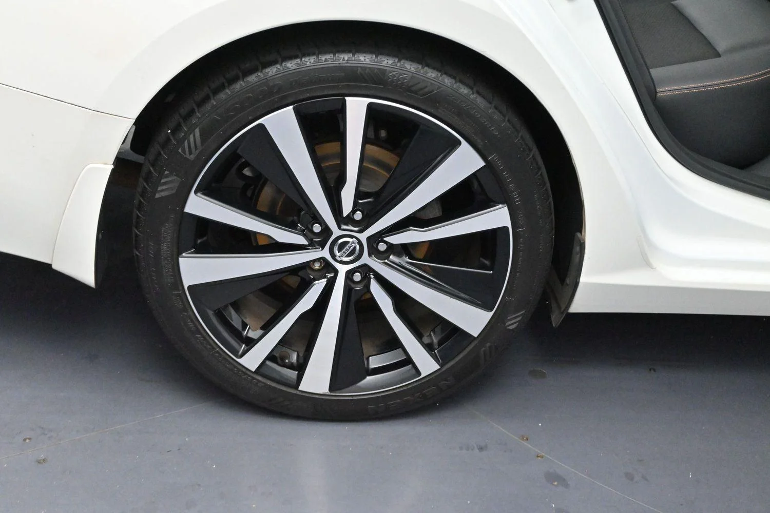 Used 2020 Pearl White Tricoat Nissan 2.5 SR image 30