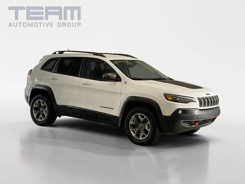 Used 2019 White Jeep Trailhawk image 1