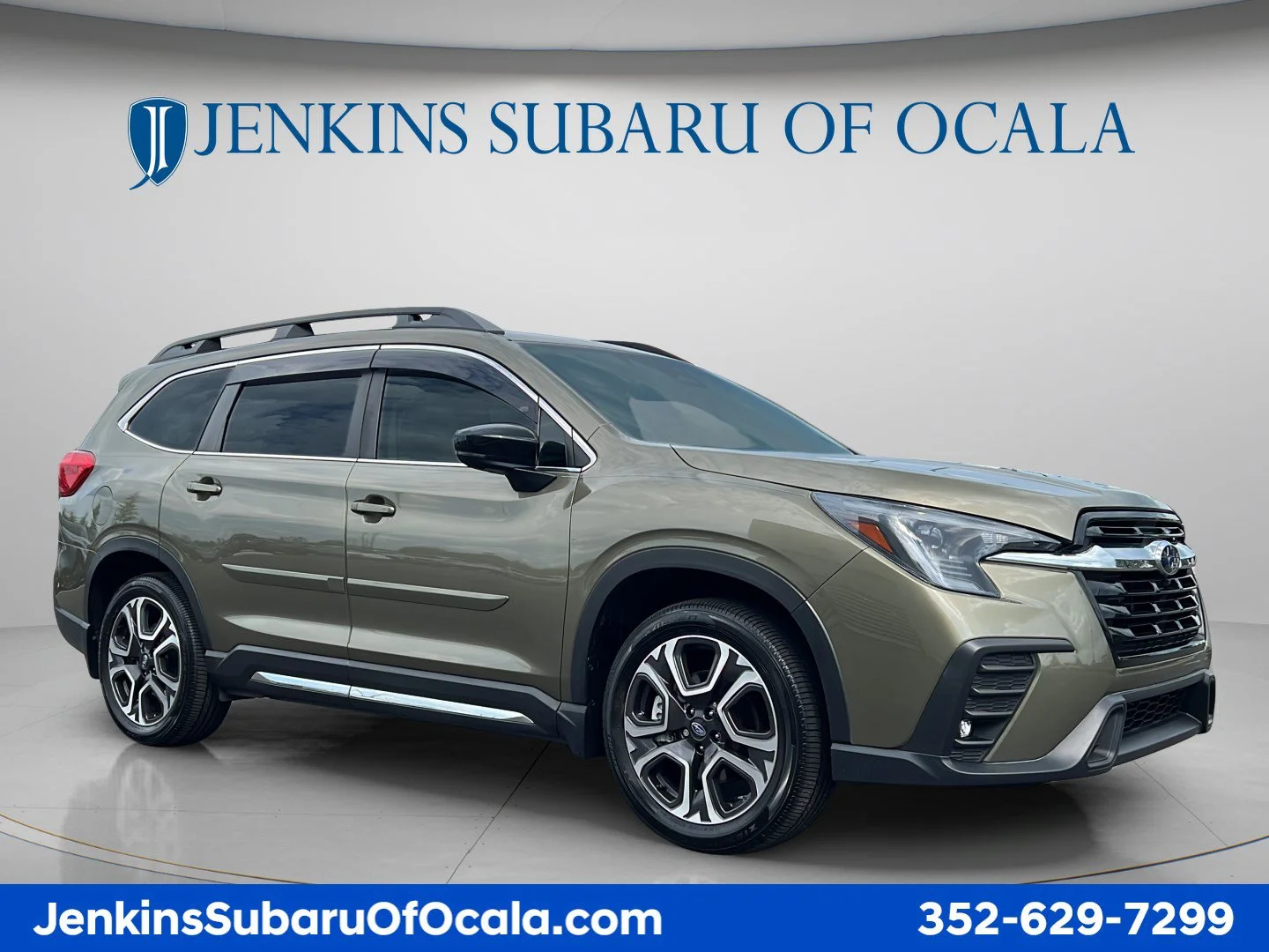 Used 2024 Autumn Green Metallic Subaru Limited image 1