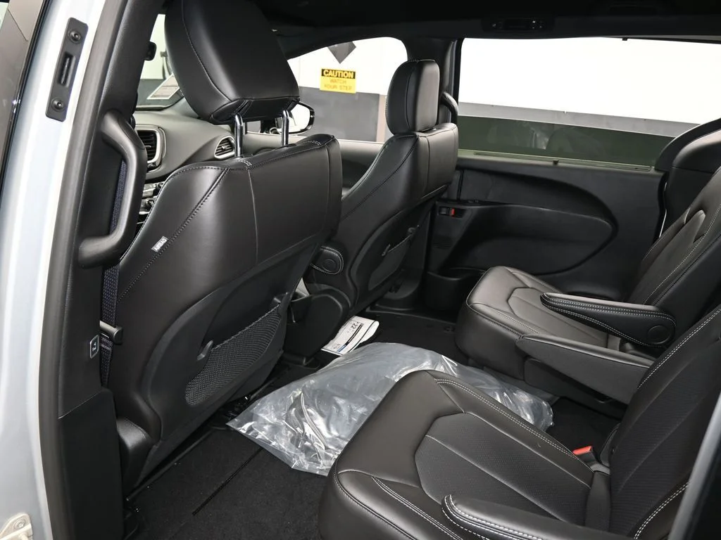 2026 Chrysler Voyager LX - Photo 29