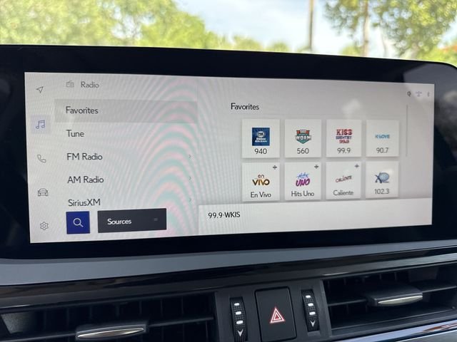 2025 Lexus ES Hybrid 300h - Photo 16