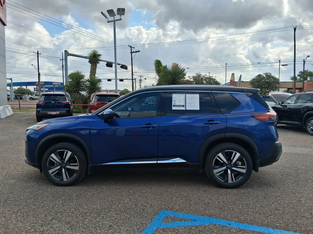 Used 2023 Blue Nissan SL image 3