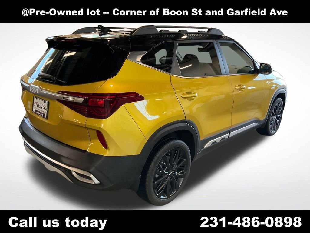 Used 2022 Yellow Kia Nightfall image 5