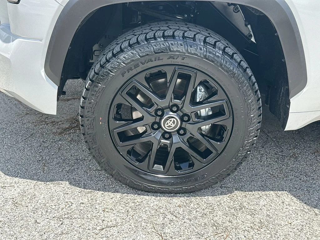 2025 Toyota Tundra Limited - Photo 32