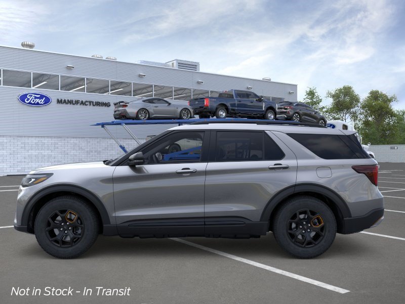 New 2026 Carbonized Gray Metallic Ford Tremor image 3