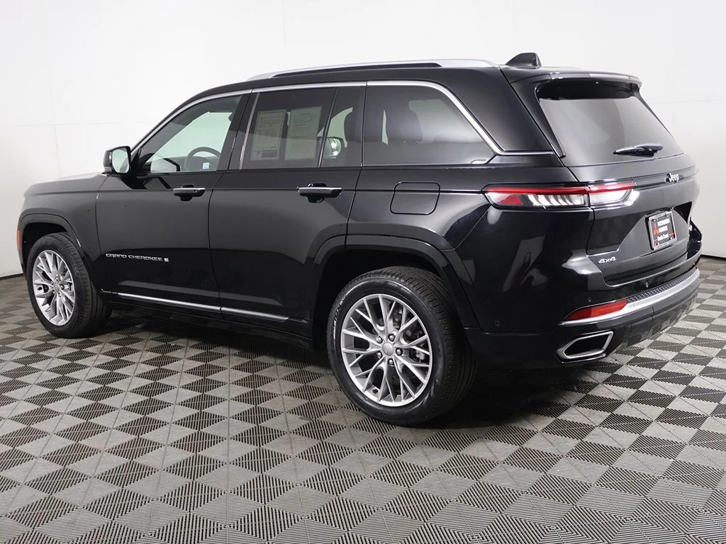 Used 2023 Black Jeep Summit image 17