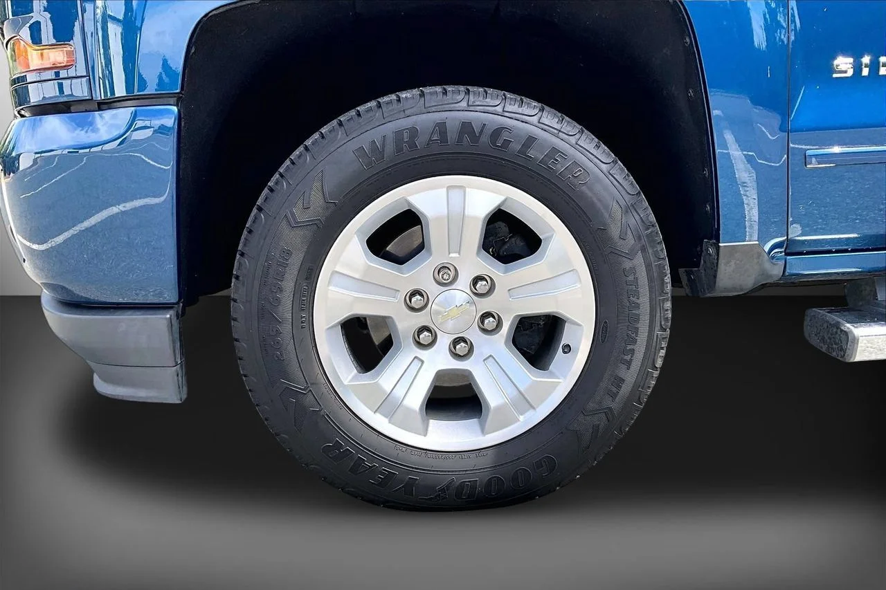 Certified Used 2018 Blue Chevrolet LT image 32