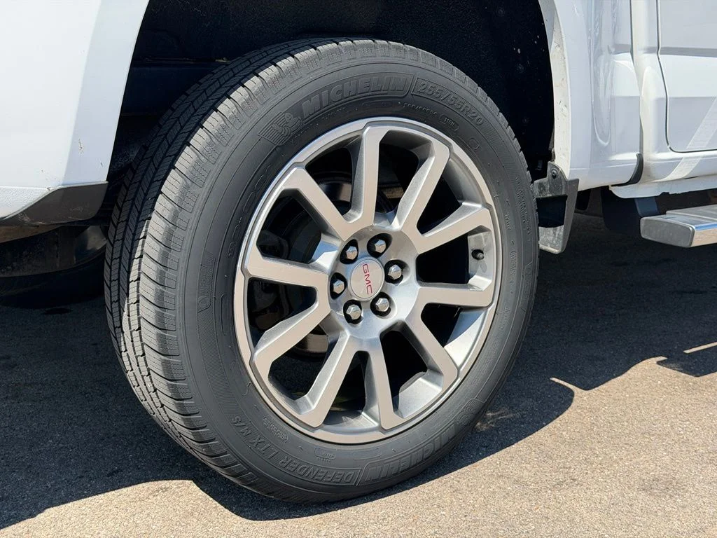 Used 2018 White GMC Denali image 26