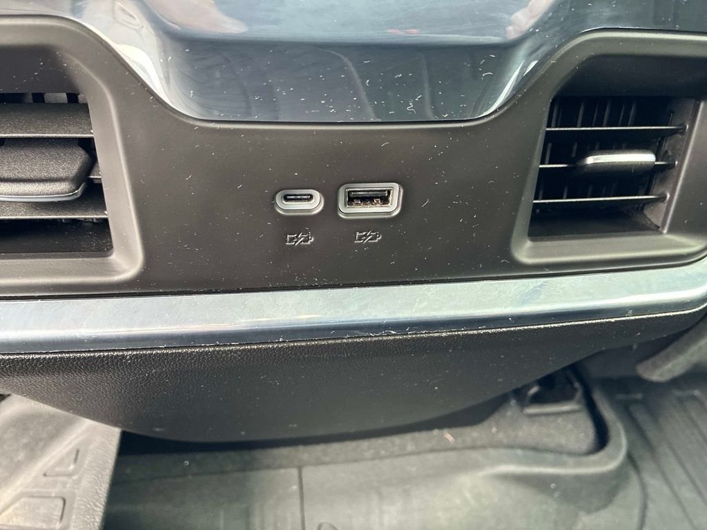 Used 2024  GMC Elevation image 34