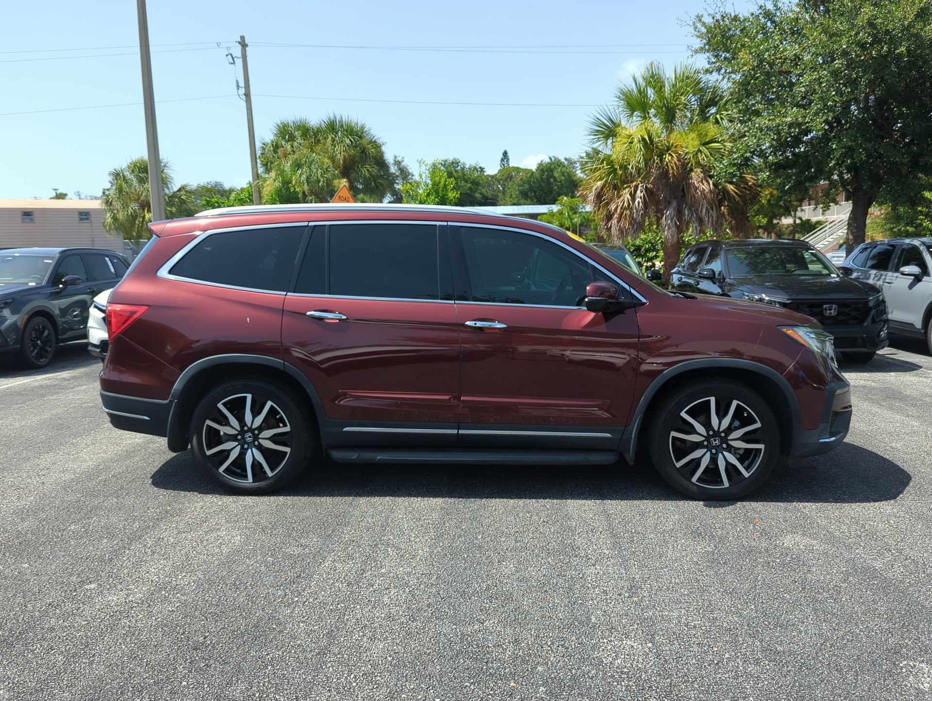 Used 2022 Deep Scarlet Pearl Honda Touring 8-Passenger image 5