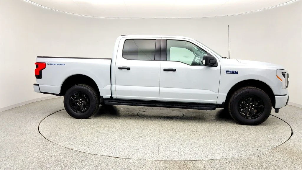 Used 2025 Space White Metallic Ford XLT 4WD SuperCrew 5.5