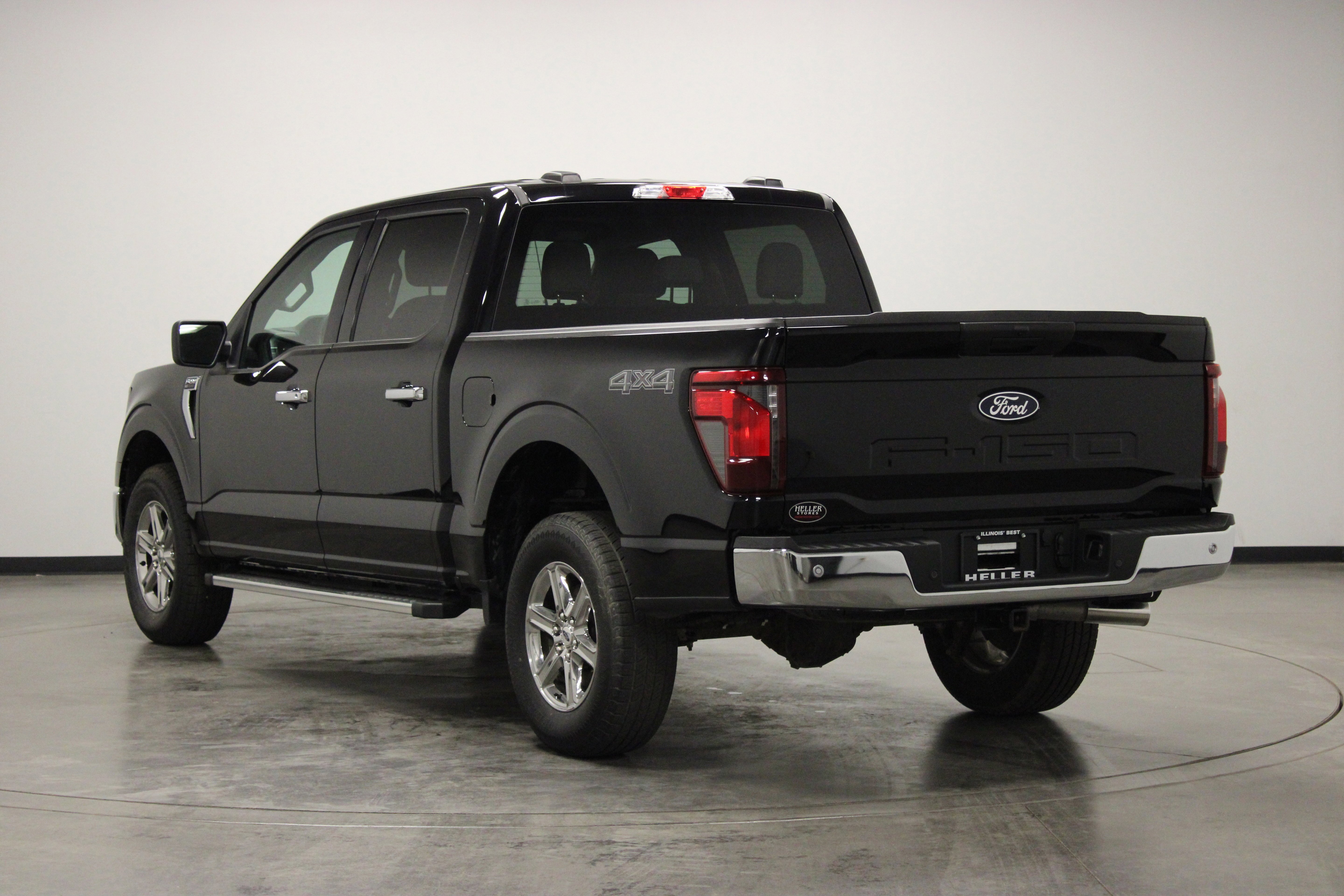 Used 2025 Agate Black Metallic Ford XLT image 6