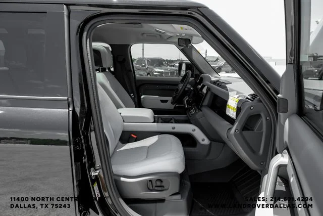 New 2026 Santorini Black Land Rover S image 38