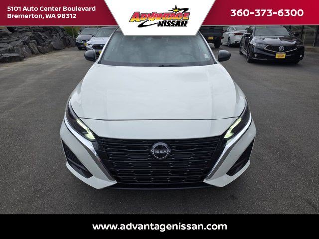 Used 2025 Glacier White Nissan S image 9