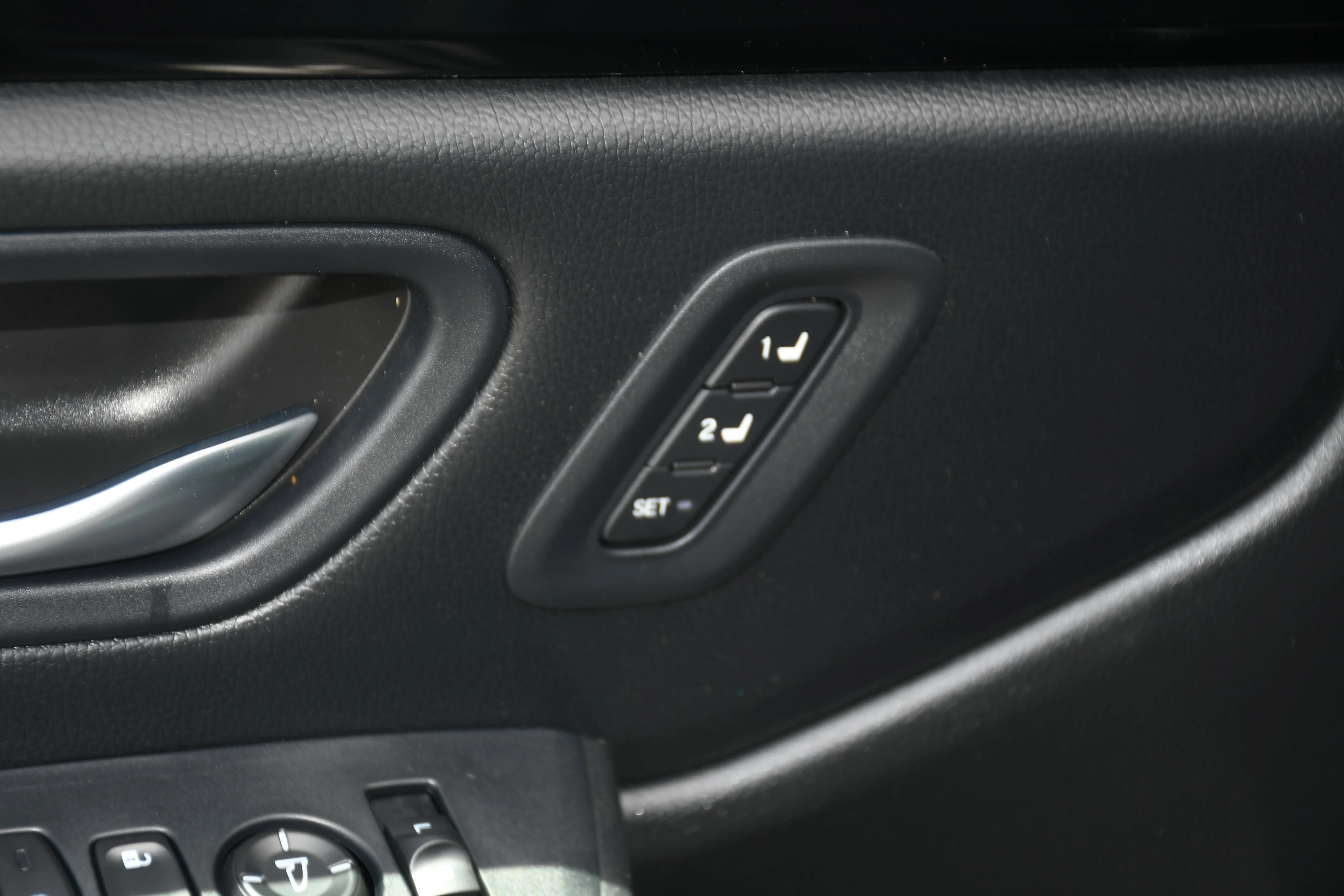 2025 Honda Pilot EX-L - Photo 11
