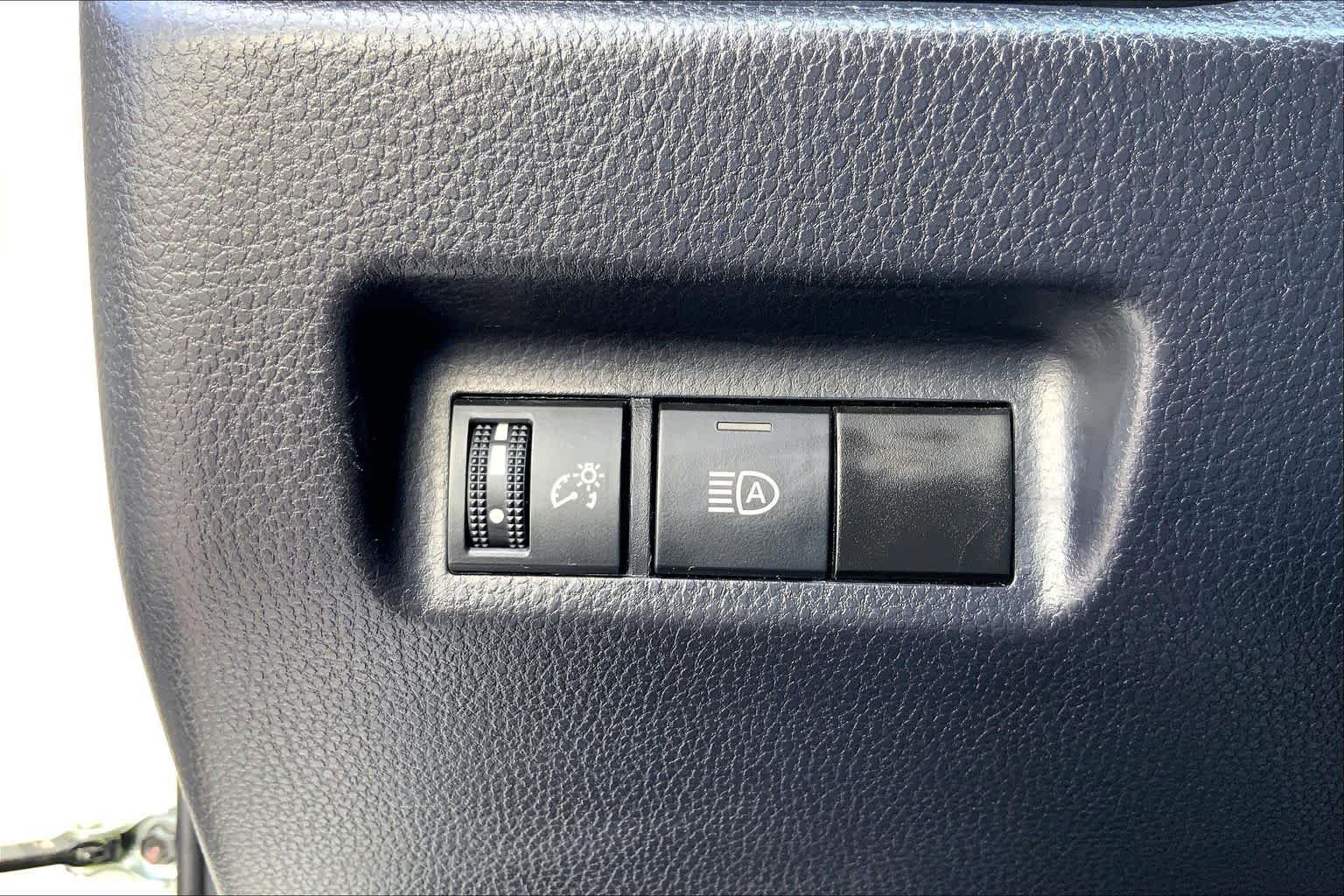 Used 2025 Ice Cap Toyota XLE image 33