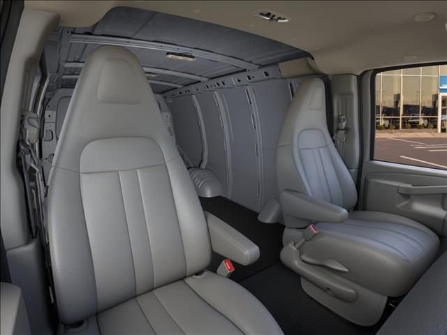 2025 Chevrolet Express Cargo Work Van - Photo 16