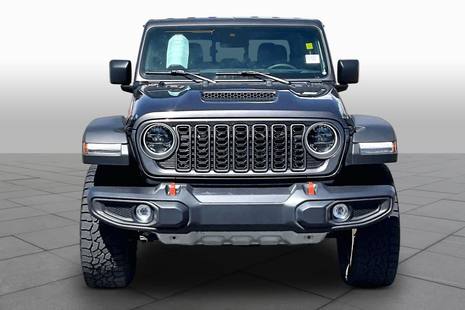 Used 2025 Granite Crystal Metallic Clearcoat Jeep Mojave image 4