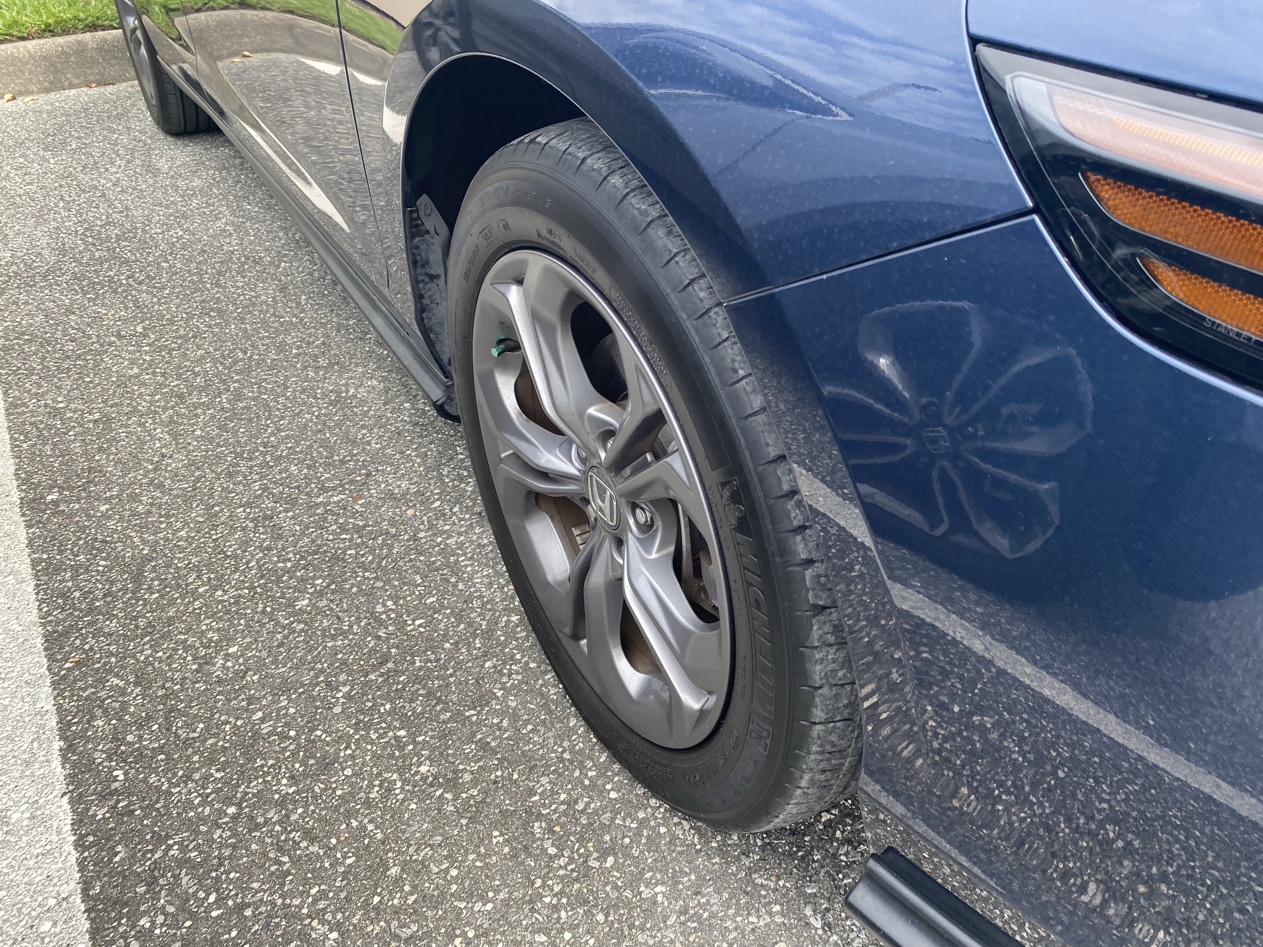 Used 2024 Canyon River Blue Metallic Honda EX image 5