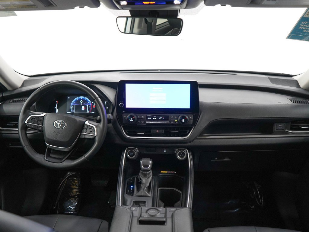 Used 2024 Pearl Toyota Xle image 14