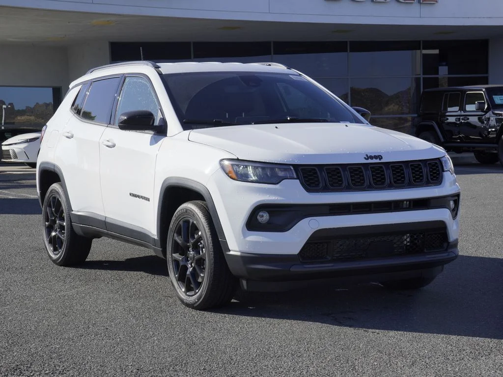 New 2026 Bright White Clearcoat Jeep Latitude image 2