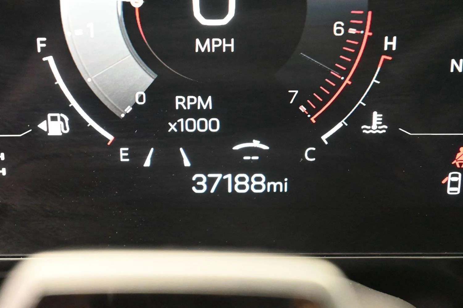 2025 GMC Yukon Denali Ultimate - Photo 35