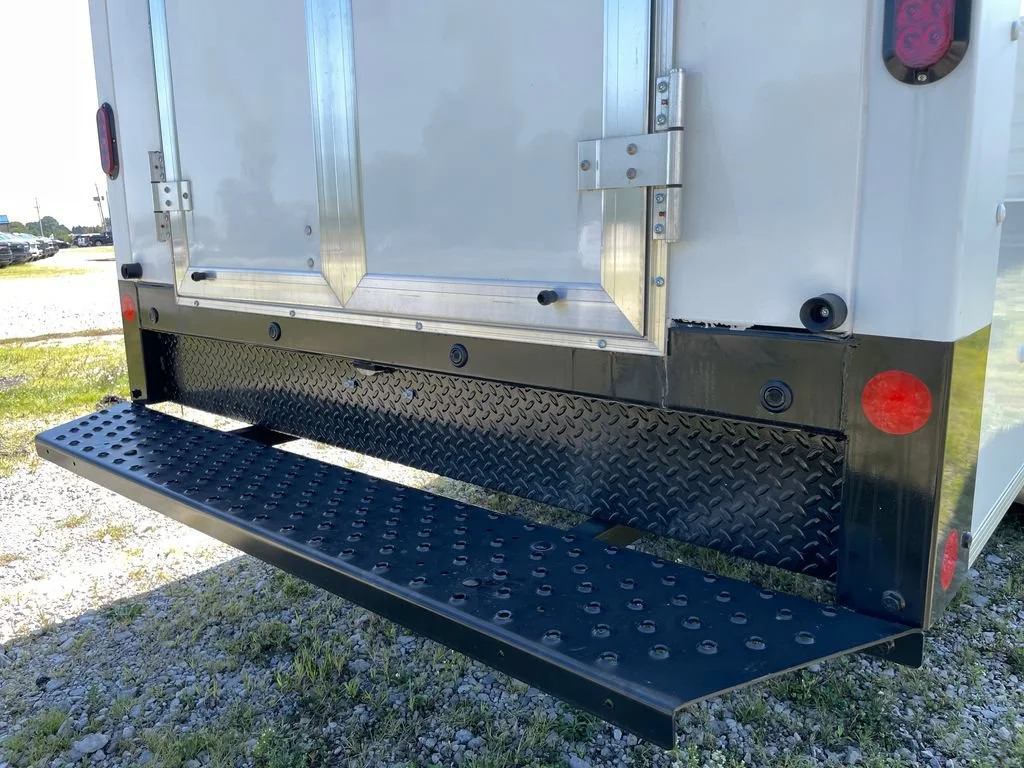 New 2025 Summit White GMC 1WT image 37