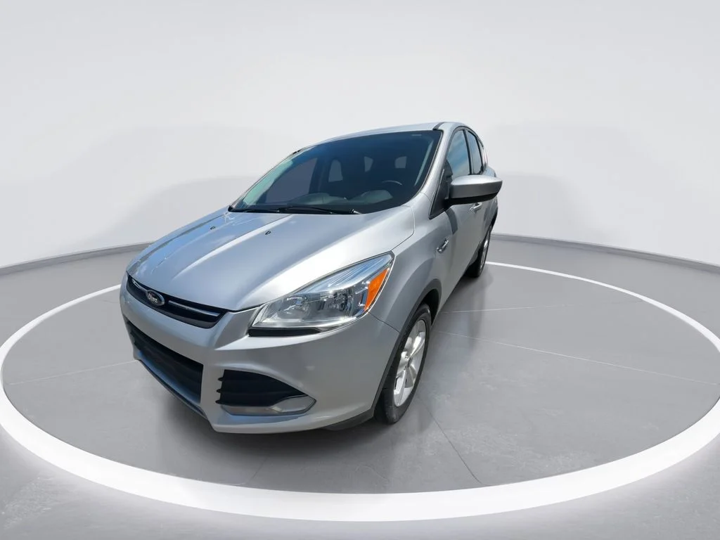 Used 2016 Silver Ford SE image 4