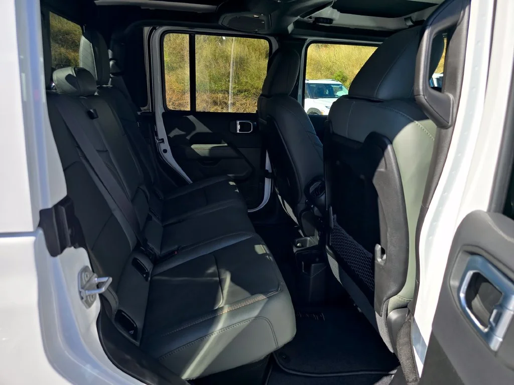 New 2026 White/off-white Jeep Mojave X image 23