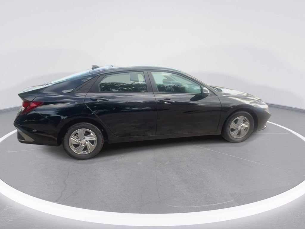 Used 2026 Black Hyundai SE image 9