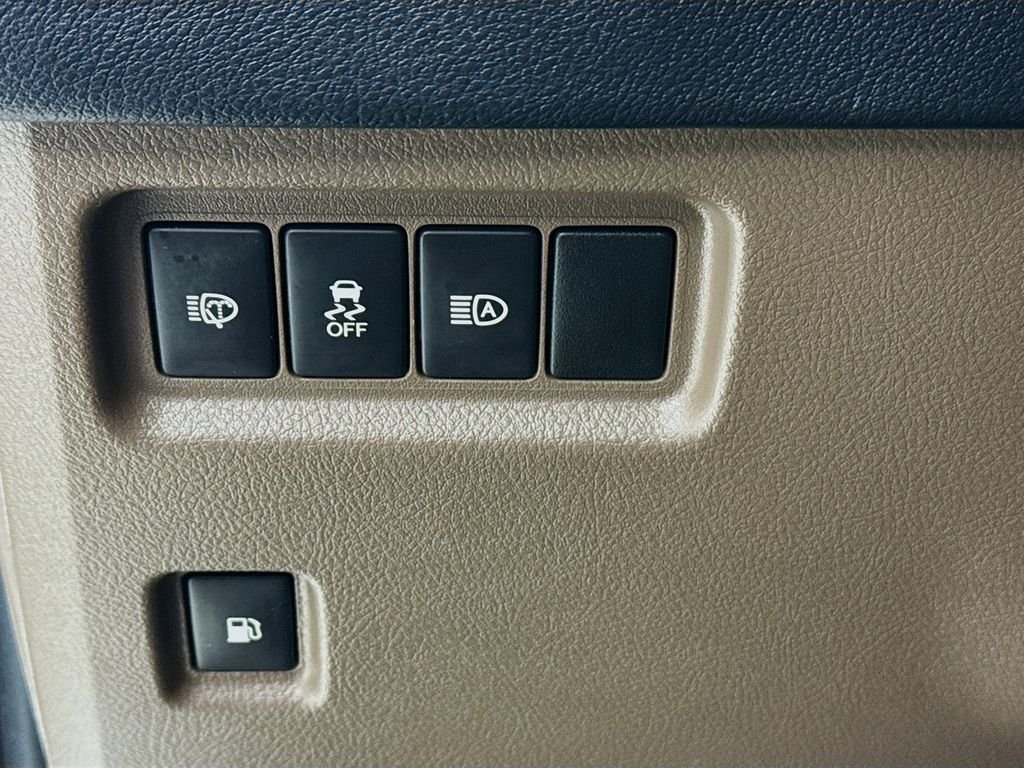 Used 2020 White Lexus 460 image 11