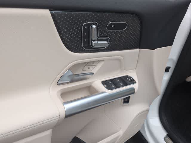 New 2026 Polar White Mercedes-Benz GLA 250 image 17